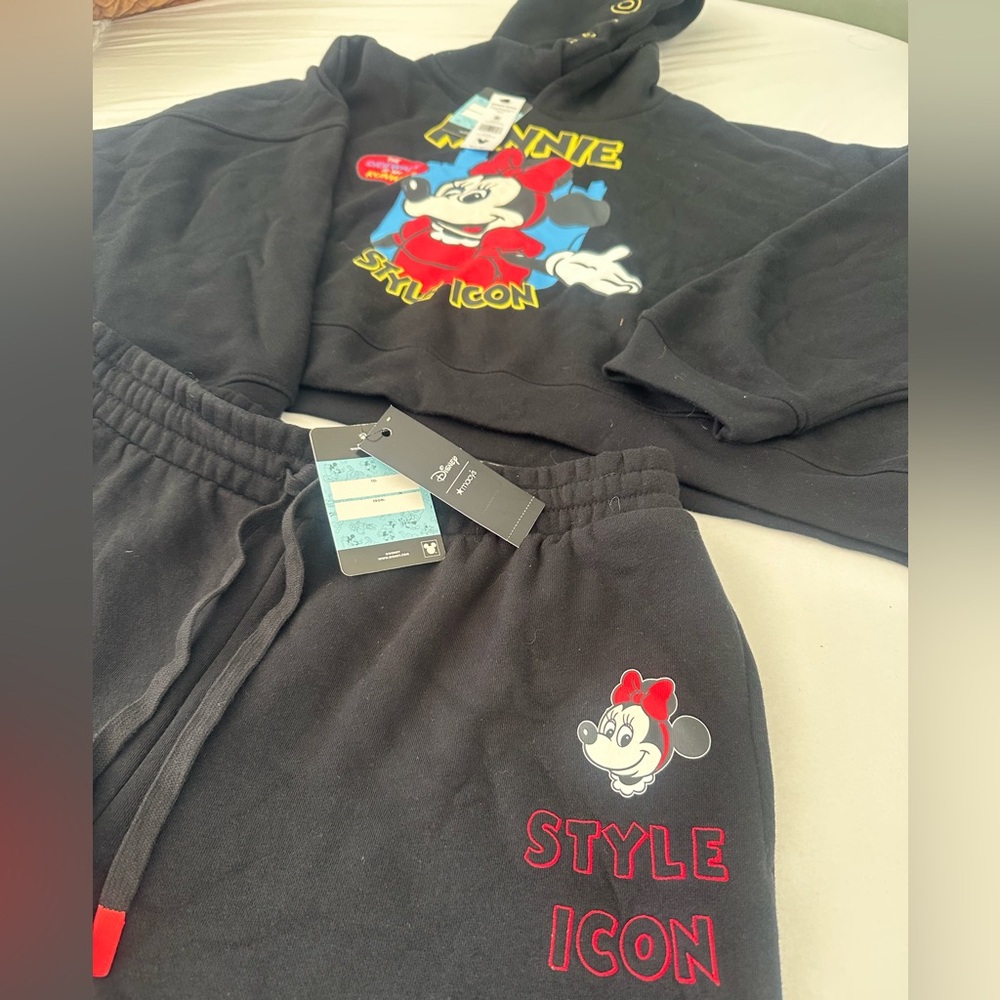 Disney/macy’s Minnie Mouse Sweat Set - Black
Size:M new!